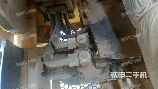 液压泵舱室正面整体（整机外观）