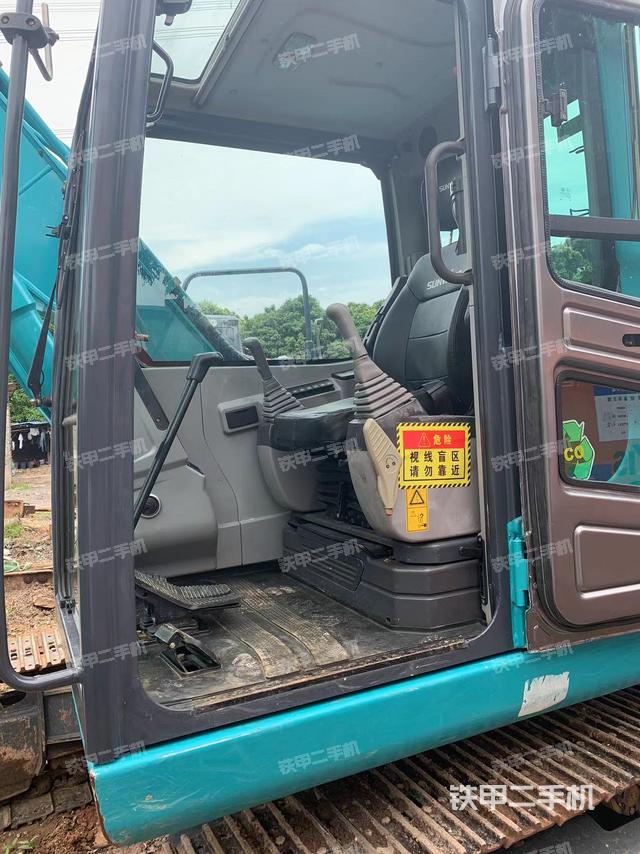 驾驶室整体（整机外观）