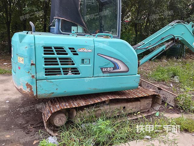 液压泵舱室正面整体（整机外观）