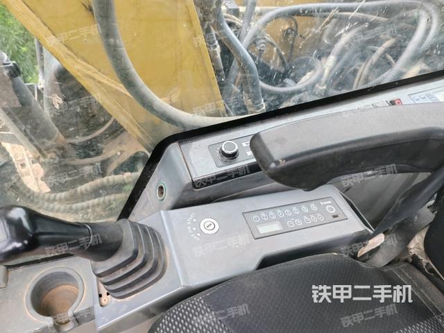 座椅右侧控制台/钥匙门/油门/含右手柄（驾驶室部分）