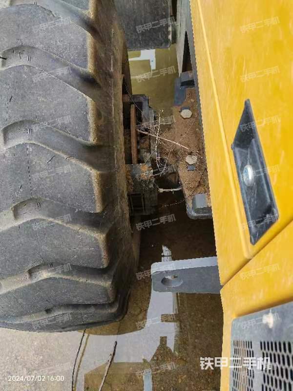 发动机右侧（整机外观及大件）