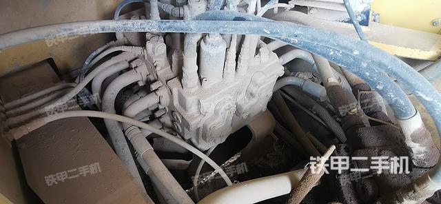 回转马达和主控阀（整机外观）