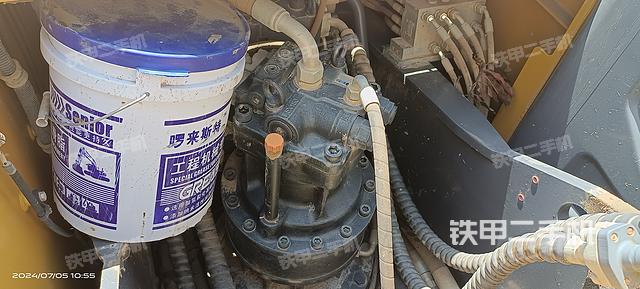 回转马达和主控阀（整机外观）