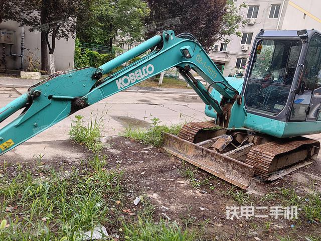 驾驶室顶部（整机外观）