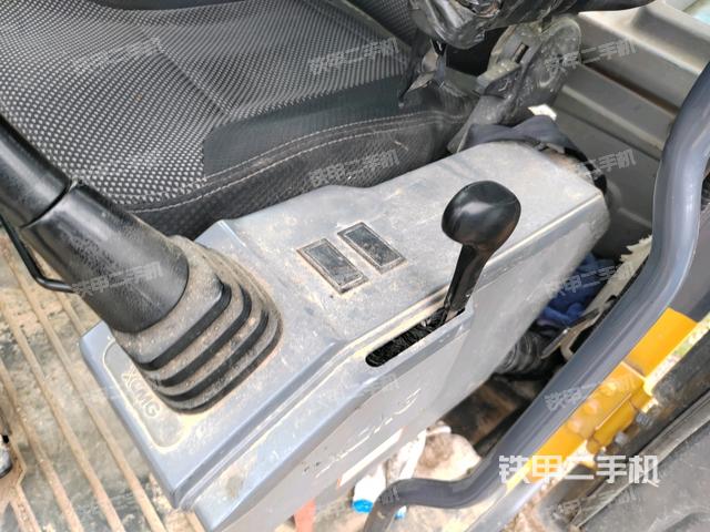 座椅左侧控制台/音响/含左手柄（驾驶室部分）