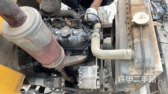 发动机右侧（整机外观及大件）