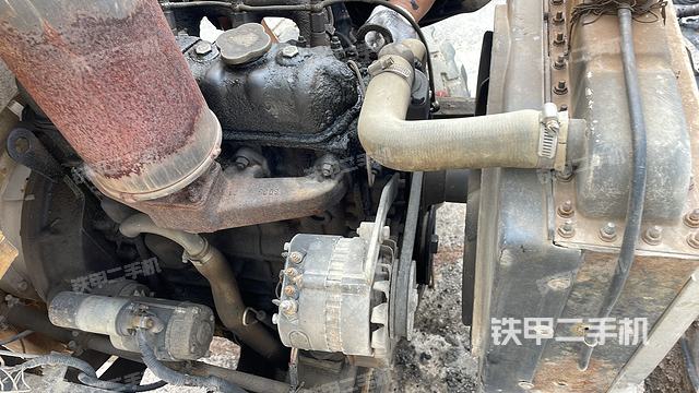 发动机左侧（整机外观及大件）