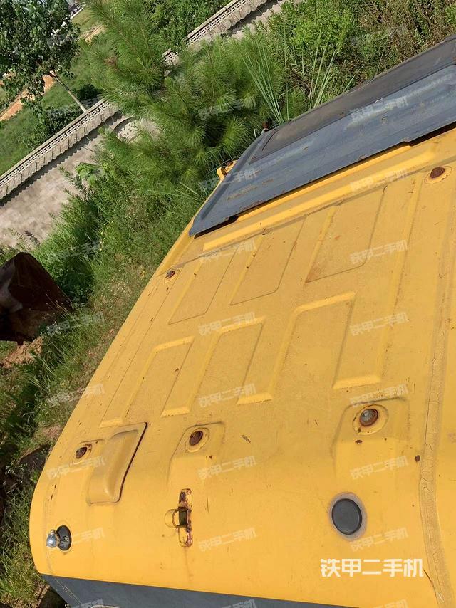 驾驶室顶部（整机外观）