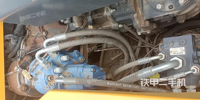 回转马达和主控阀（整机外观）