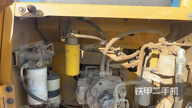 液压泵舱室正面整体（整机外观）