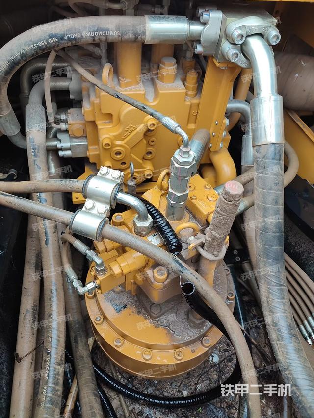 回转马达和主控阀（整机外观）