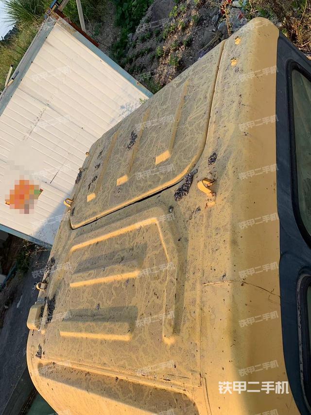 驾驶室顶部（整机外观）