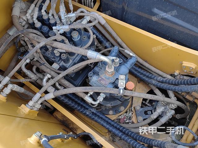 回转马达和主控阀（整机外观）