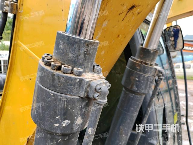 小臂整体右前（工作和回转装置）