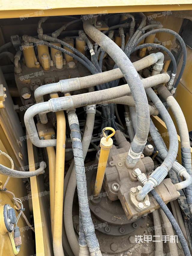 回转马达和主控阀（整机外观）