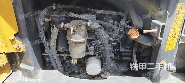 回转马达和主控阀（整机外观）