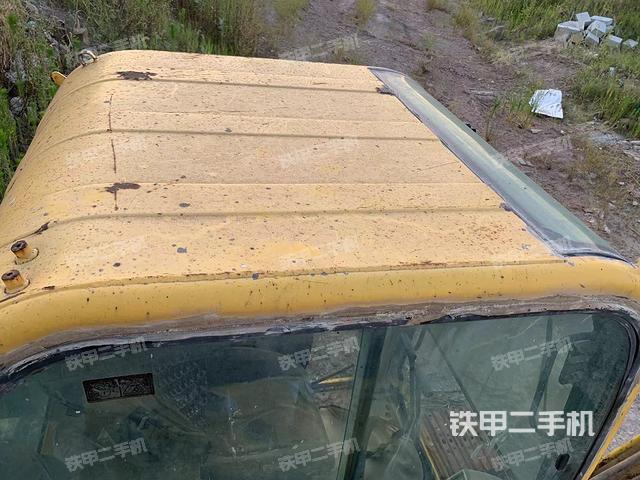 驾驶室顶部（整机外观）