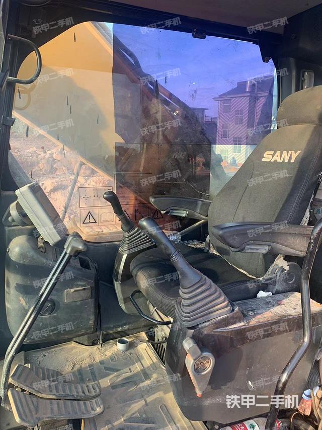 驾驶室整体（整机外观）