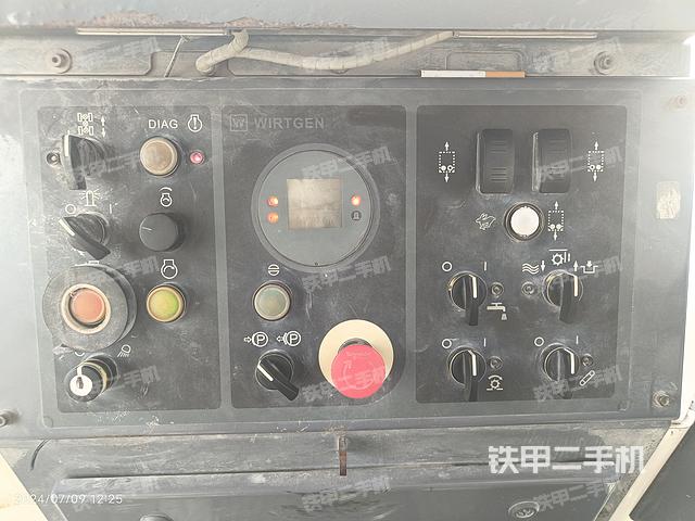 驾驶室操作台（设备外观及核心部件）