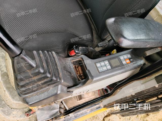 座椅左侧控制台/音响/含左手柄（驾驶室部分）