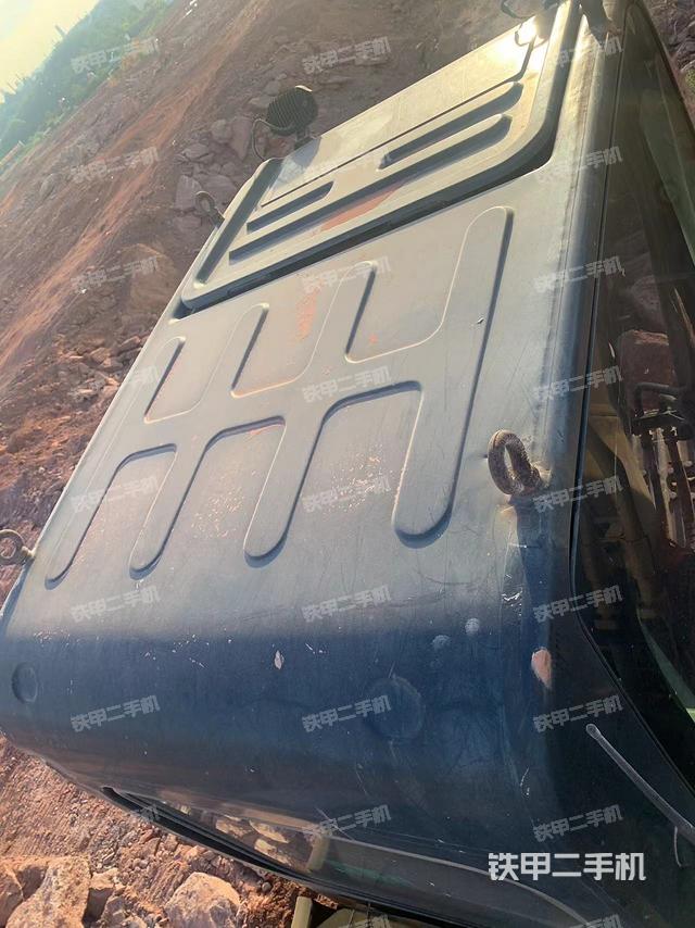 驾驶室顶部（整机外观）