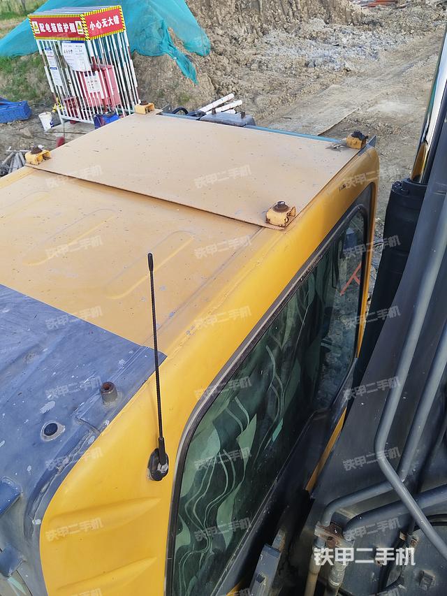 驾驶室顶部（整机外观）