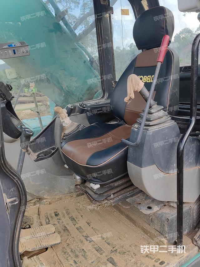 驾驶室整体（整机外观）