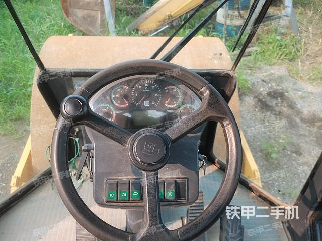 驾驶室操作台（设备外观及核心部件）