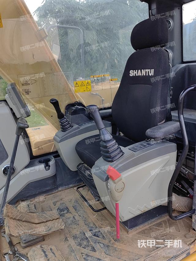 驾驶室整体（整机外观）