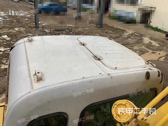 驾驶室顶部（整机外观）