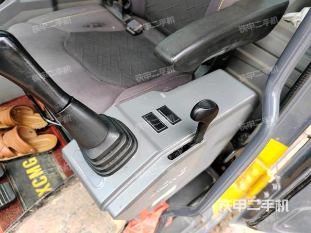 座椅左侧控制台/音响/含左手柄（驾驶室部分）