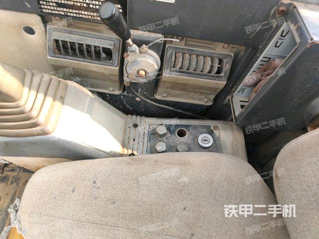 座椅左侧控制台/音响/含左手柄（驾驶室部分）