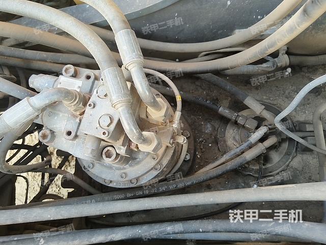 回转马达和主控阀（整机外观）