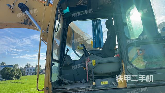 驾驶室顶部（整机外观）