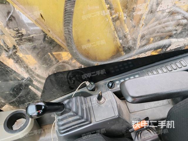 座椅右侧控制台/钥匙门/油门/含右手柄（驾驶室部分）