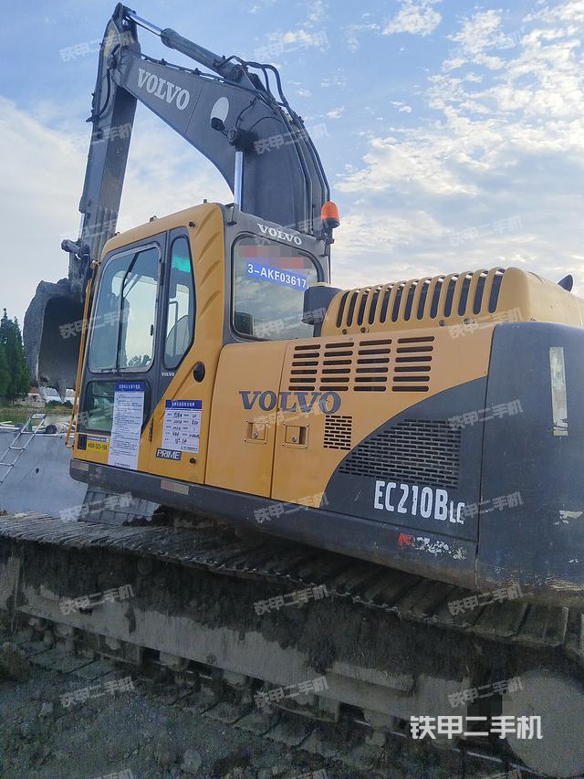 沃尔沃EC210BLC挖掘机