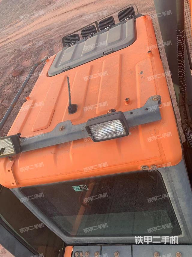 驾驶室顶部（整机外观）