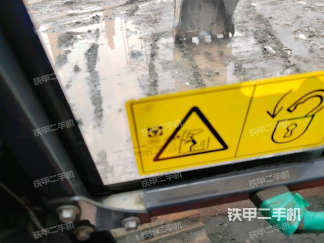 后窗玻璃角标（驾驶室部分）