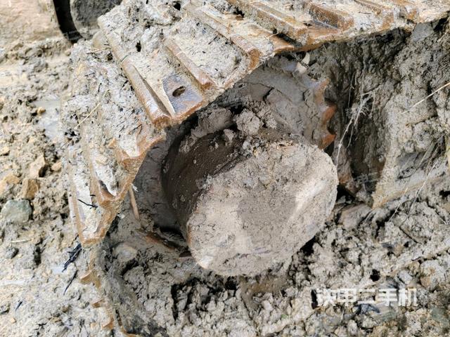 右驱动轮（行走机构）