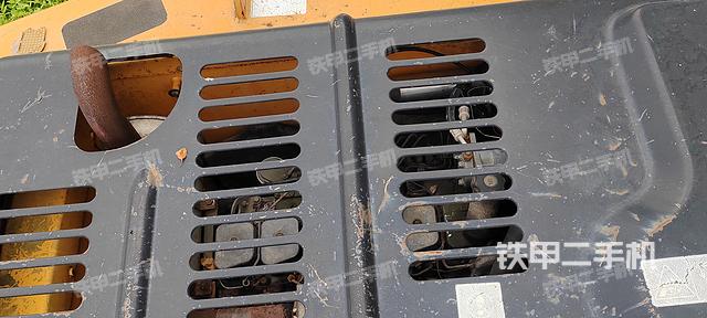 回转马达和主控阀（整机外观）