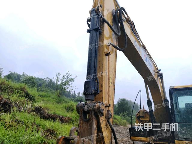 小臂整体左后（工作和回转装置）