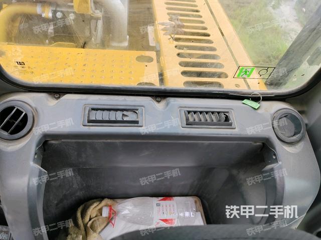 后窗玻璃角标（驾驶室部分）