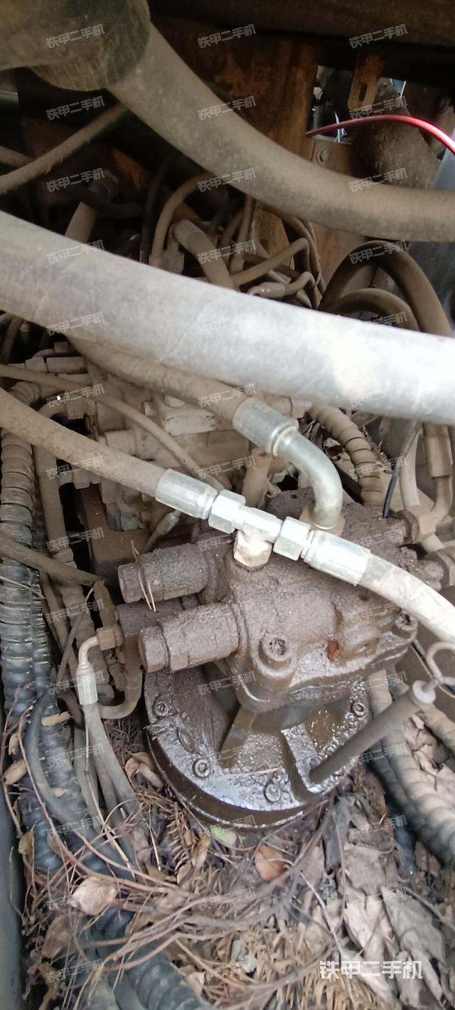 回转马达和主控阀（整机外观）