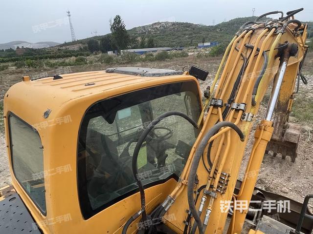 驾驶室顶部（整机外观）