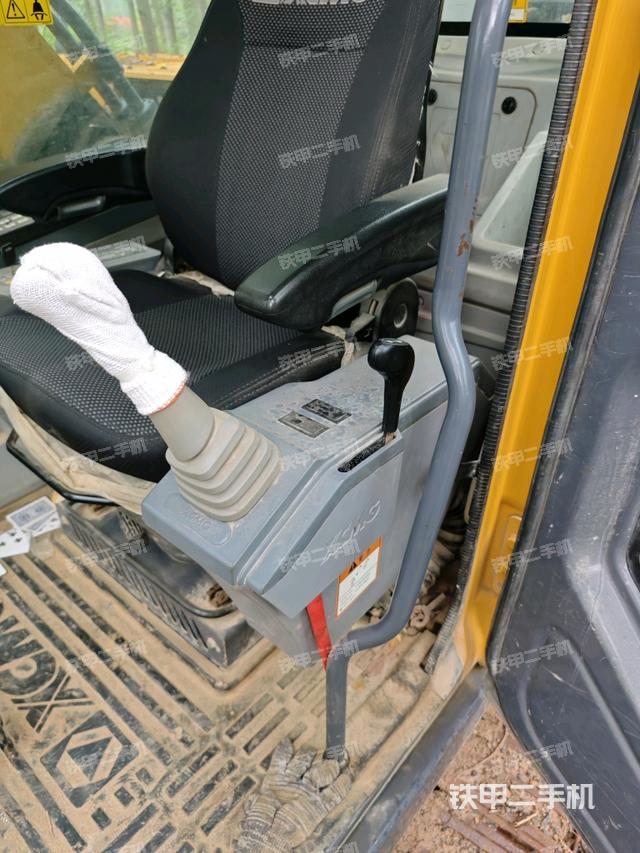 座椅左側(cè)控制臺(tái)/音響/含左手柄（駕駛室部分）