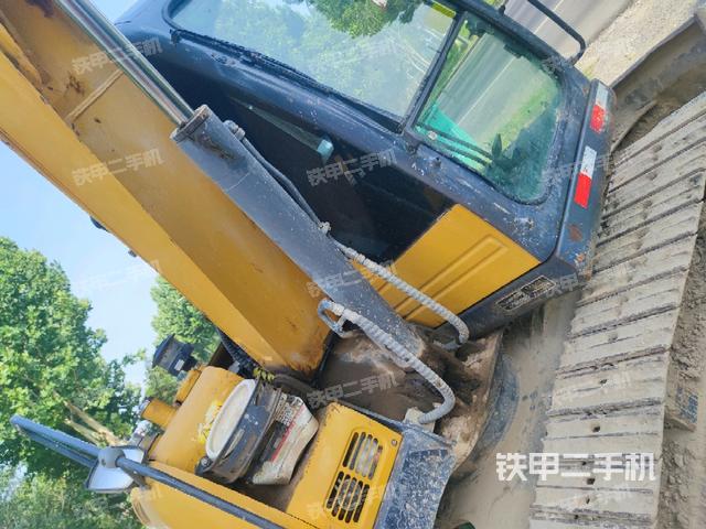 大臂根部?斜（工作和回轉(zhuǎn)裝置）