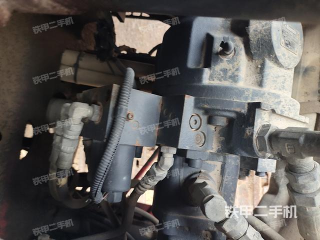 回转马达和主控阀（整机外观）