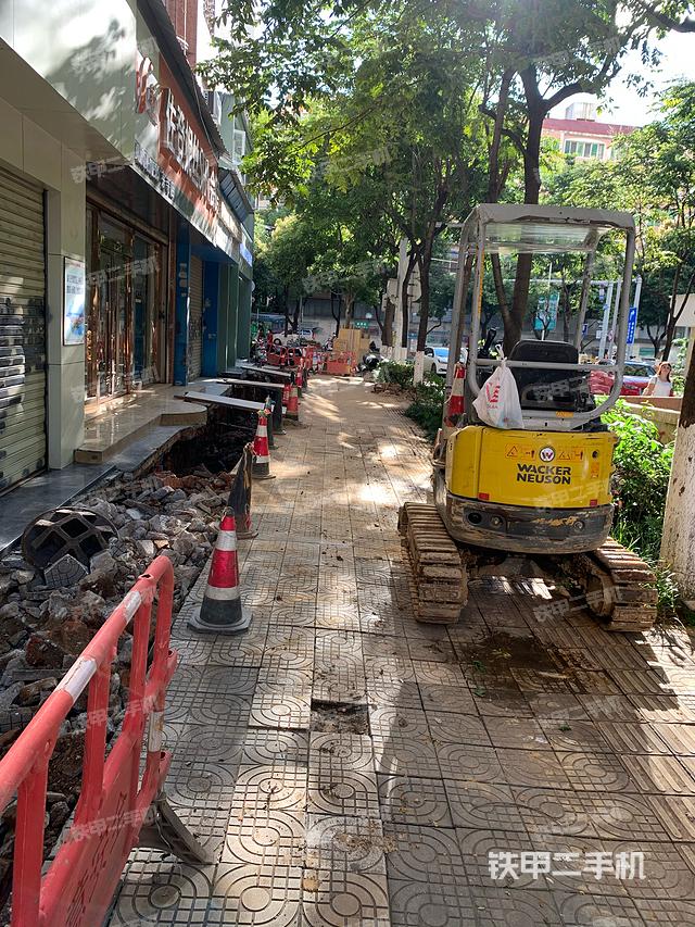 驾驶室顶部（整机外观）