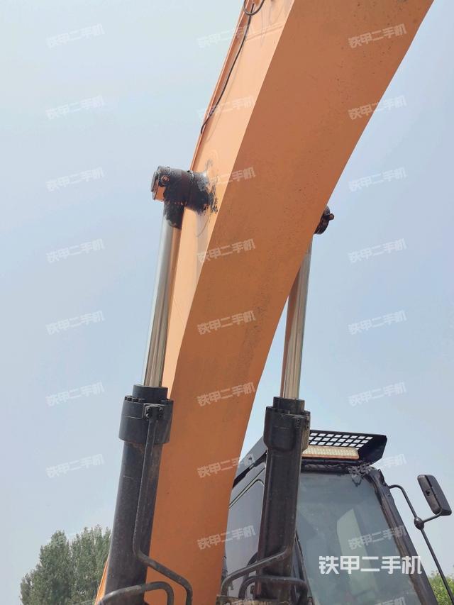 大臂油缸整體?豎拍（工作和回轉(zhuǎn)裝置）