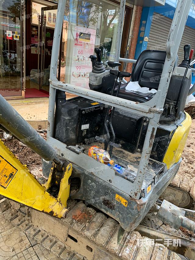 驾驶室整体（整机外观）